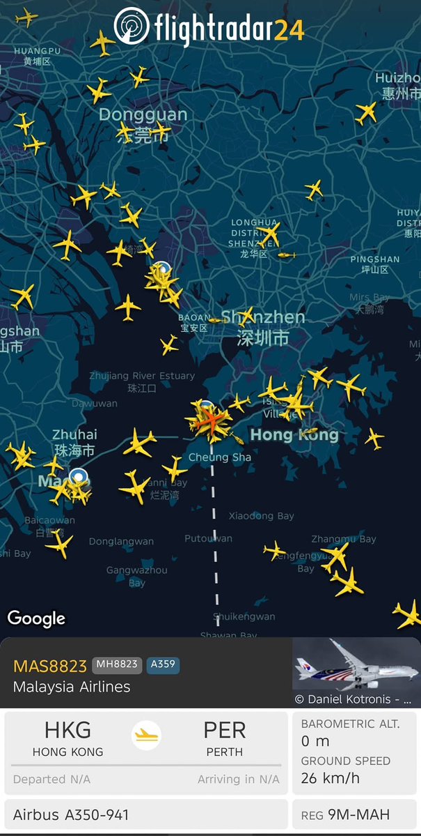 mohd_escobar's tweet image. SEMENTARA itu pesawat Malaysia Airlines MH8823 digunakan untuk membawa rombongan Pasukan Sepak Bola AC Milan, dari Hong Kong menuju ke Australia