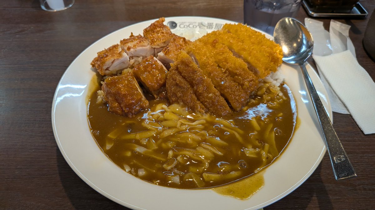 m_shimbe's tweet image. 久々にCoCo壱番屋なう。
ロースカツかパリパリチキンかで迷って
たんだけど、
俺の中のもちづきさんが
「迷ってないで全部行っちゃえ!」
って囁いてきた。
younganimal.com/episodes/84599…
#ココイチ #ドカ食いダイスキ