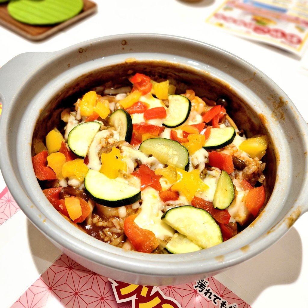 WorryForDinner's tweet image. 次男と親子料理教室
土鍋で作るシーフードデミドリア
スープとタピオカミルク
おいしーい😋
新たな鍋の活用法に驚き😲
#料理教室
しかし気温が暑すぎ🥵行き帰りが辛い🚃