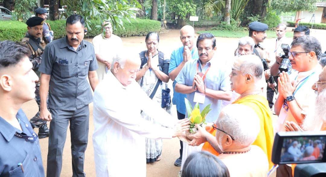 TheSouthfirst's tweet image. RSS chief Mohan Bhagwat will lead the Public gathering as part of the National Education Summit in Kochi under the banner of Jnansabha.
The conference, organized by the RSS, will bring vice-chancellors of central universities, and key representatives from the University Grants…