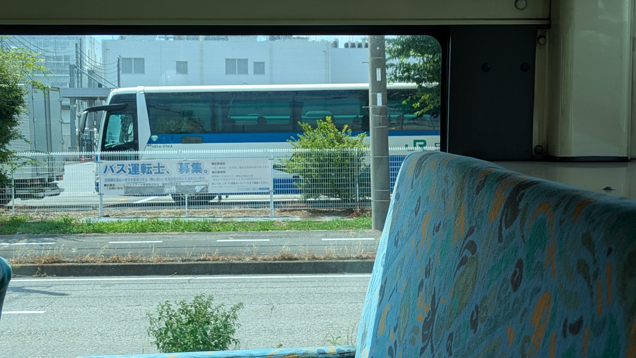市川鉄狼　娯楽呉娩　紅梅円式帯止　共箱　MA316 鐔 無銘 赤坂二代忠正 蕨手車透 / Tsuba Mumei Akasaka Tadamasa