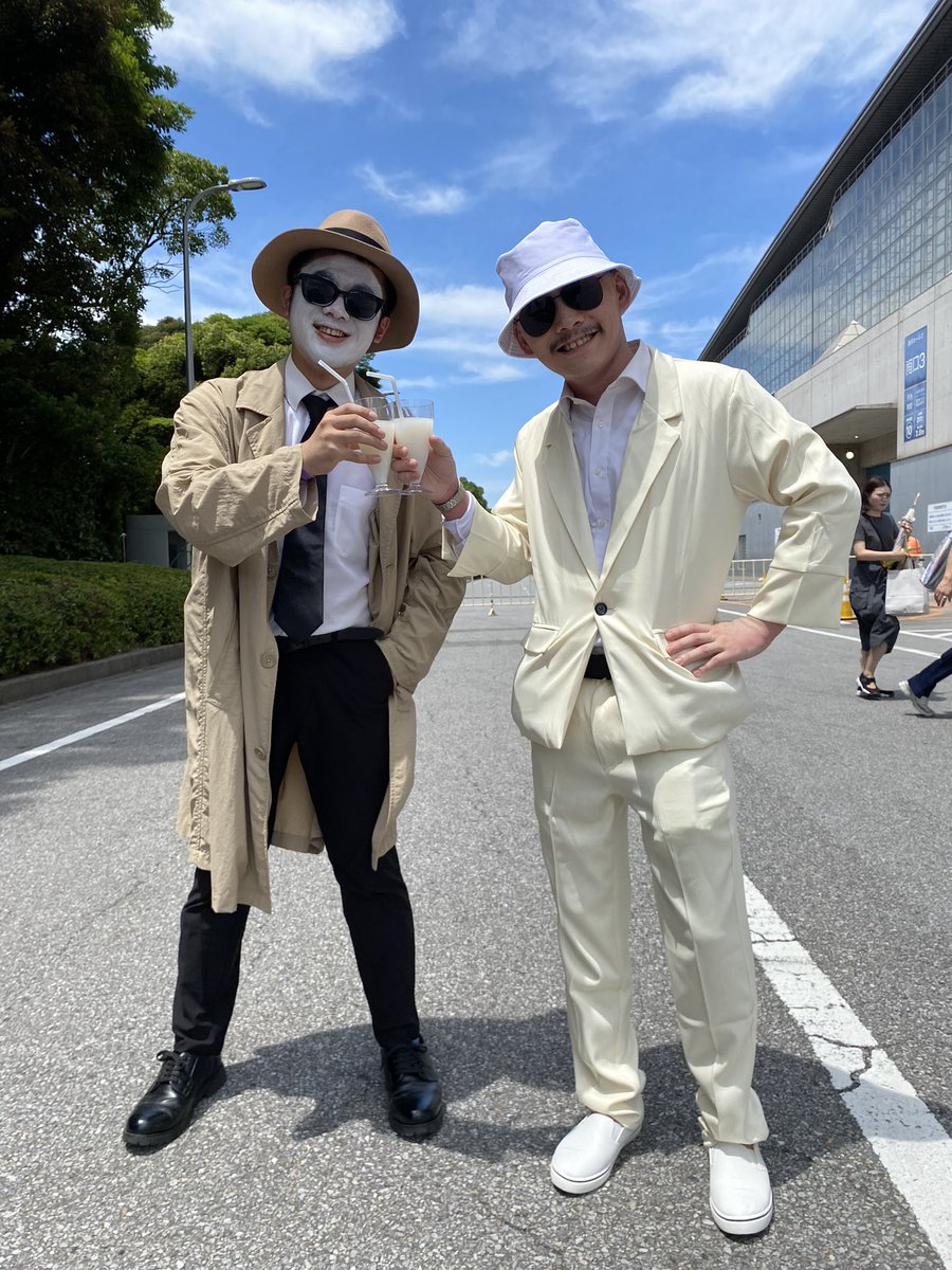 smith_john9658's tweet image. #WF2025Sコスプレ
逃亡援助組織の林と乾杯する白塗り