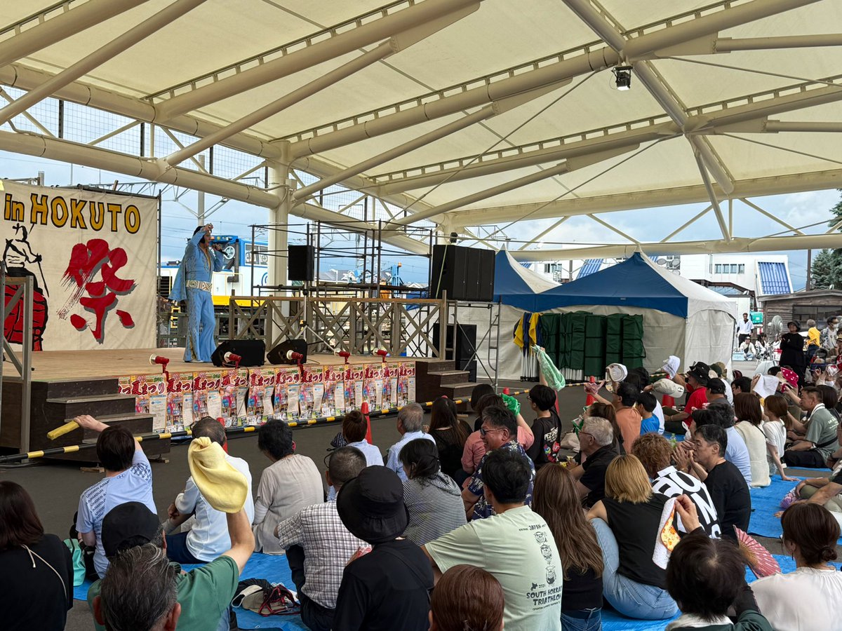 fmiruka's tweet image. 【夏だ!まつりだ!北斗市だ!2025】
エルヴィス・トキさんのステージ、盛り上がっています!
#FMいるか #函館 #北斗市