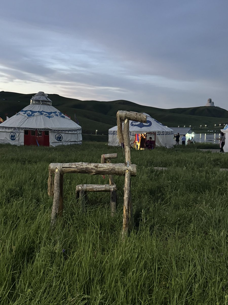 xuejiye66's tweet image. Last night, I saw the wooden horse from the painting I did ten years ago on the Inner Mongolia grassland.