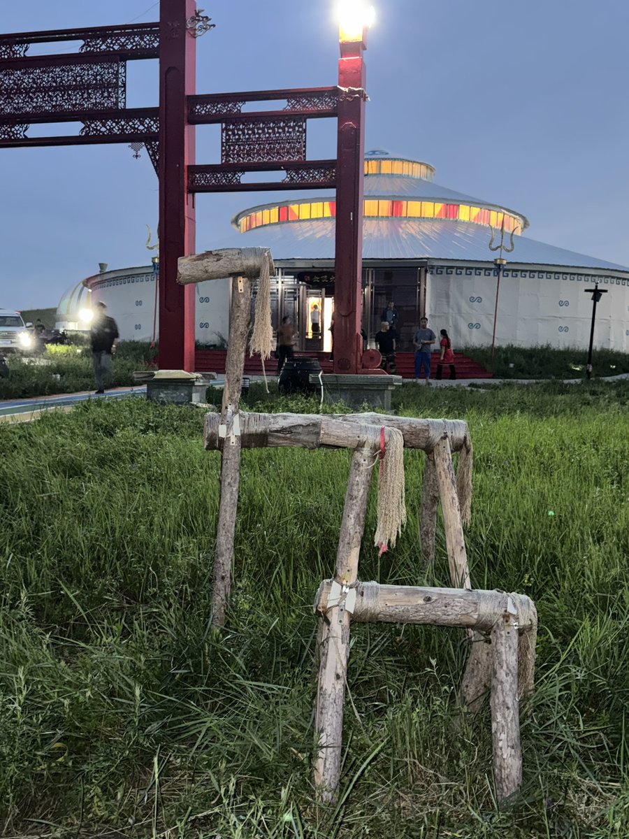 xuejiye66's tweet image. Last night, I saw the wooden horse from the painting I did ten years ago on the Inner Mongolia grassland.