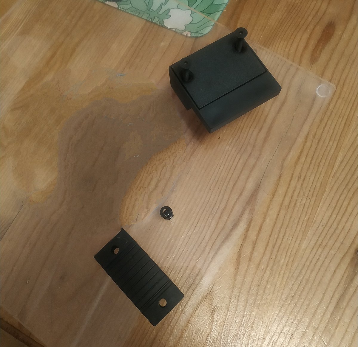 Dad kept slamming open the barn door we got against the stopper, I told him multiple times he was gonna break it n to stop slamming it n then no surprise he broke it, then when we said in future can you be more careful pls instead of an ok or a sorry he got angry n defensive 🤣👏