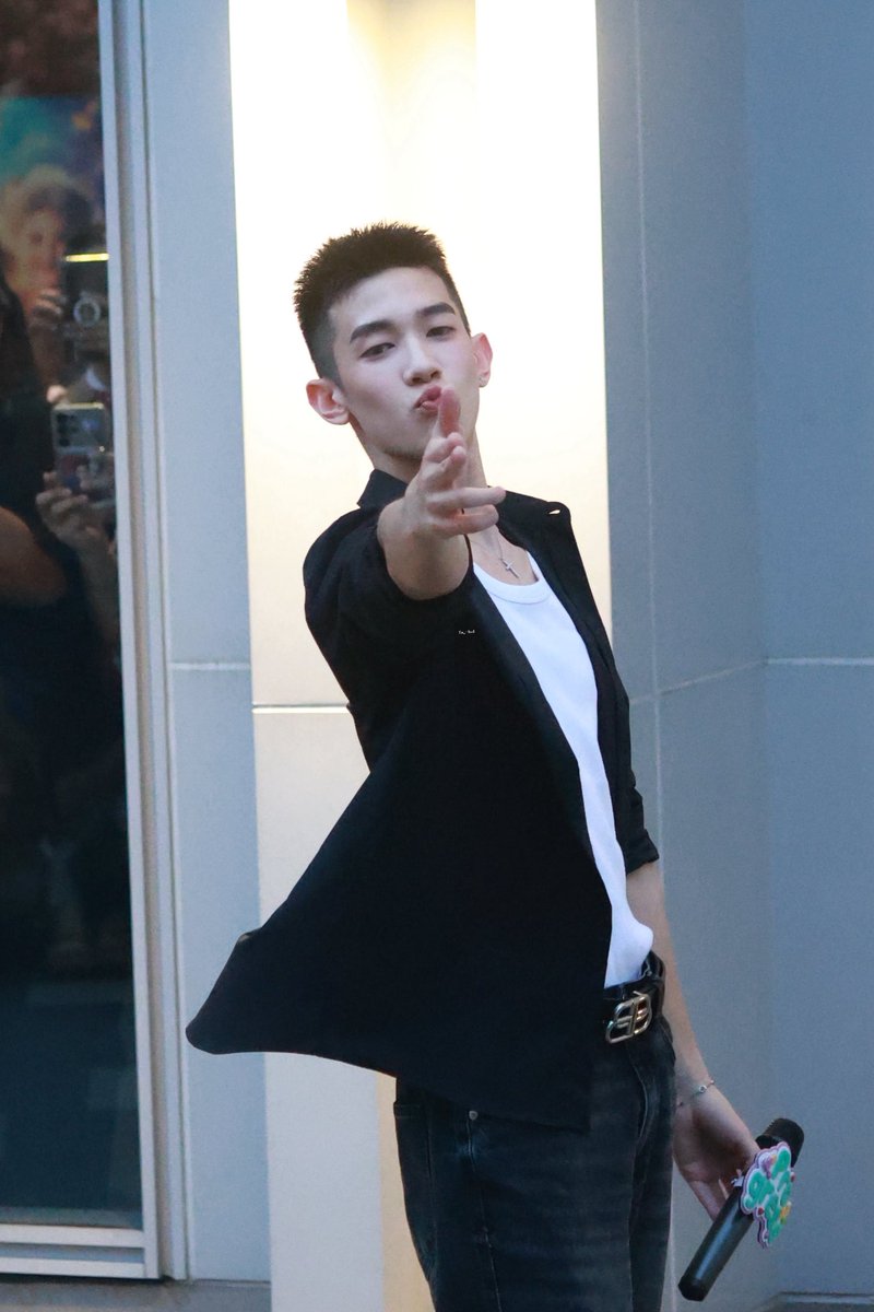 sa_mhad's tweet image. ปิ้วว ปิ้วว 🔫🔫
#มหกรรมนิยายนานาชาติ2025xAP
#ProgressPassawish @___progresss___