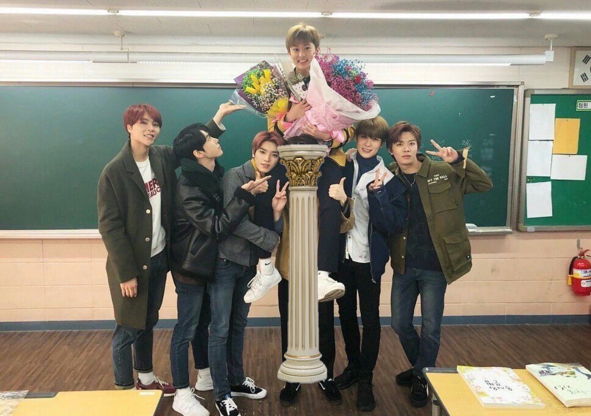 mnjii__00's tweet image. 갑자기 아가 마크 졸업한다고 
형아들이 힘주고 졸업식 간 사진 생각난다
