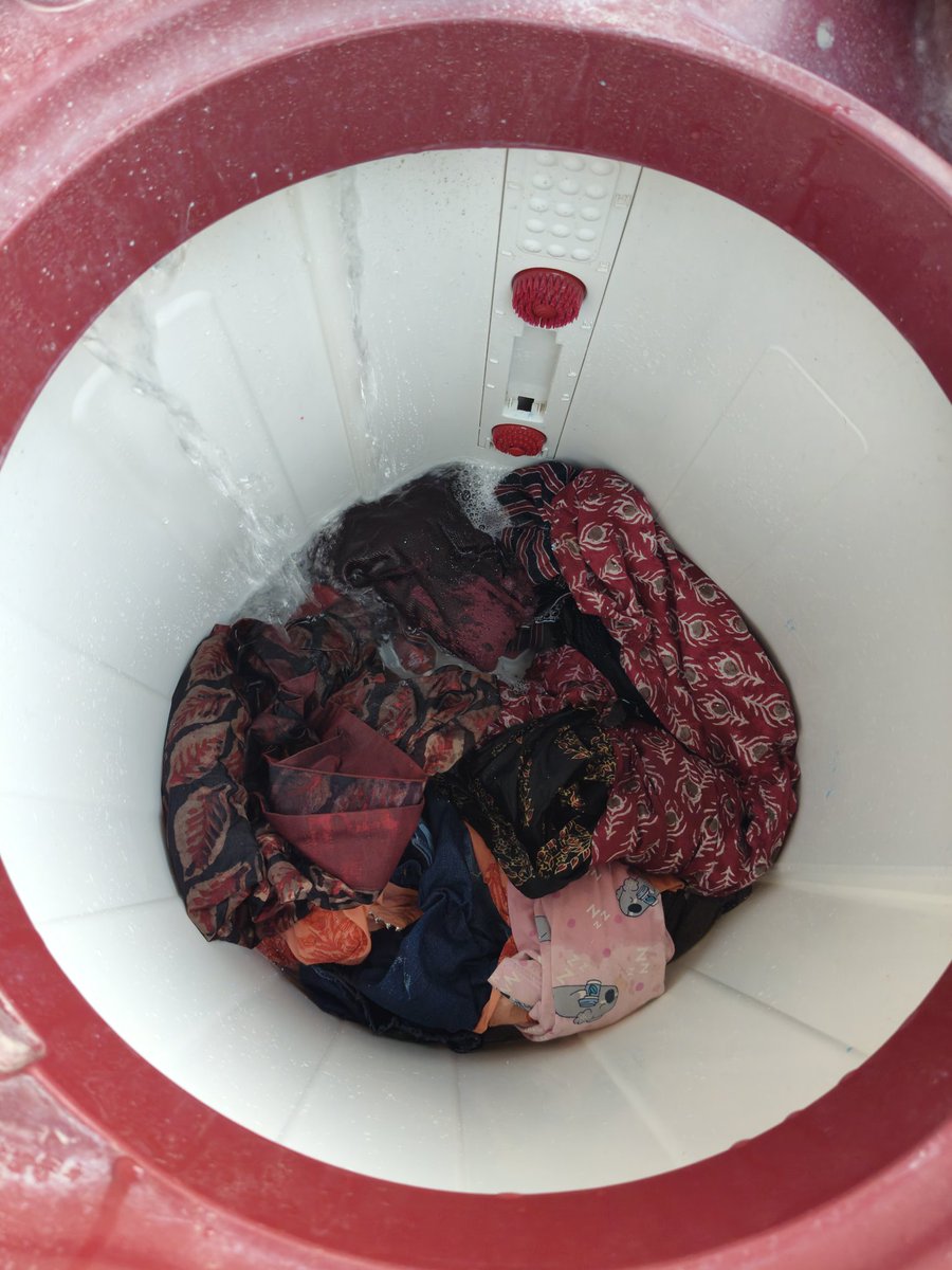 priyayayanshi's tweet image. happy laundry day to all who celebrate