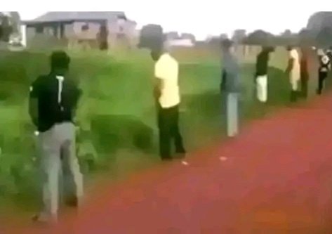 IHENE85834's tweet image. Ese byaterwaga Niki 🤦😂😂😂😂🙌