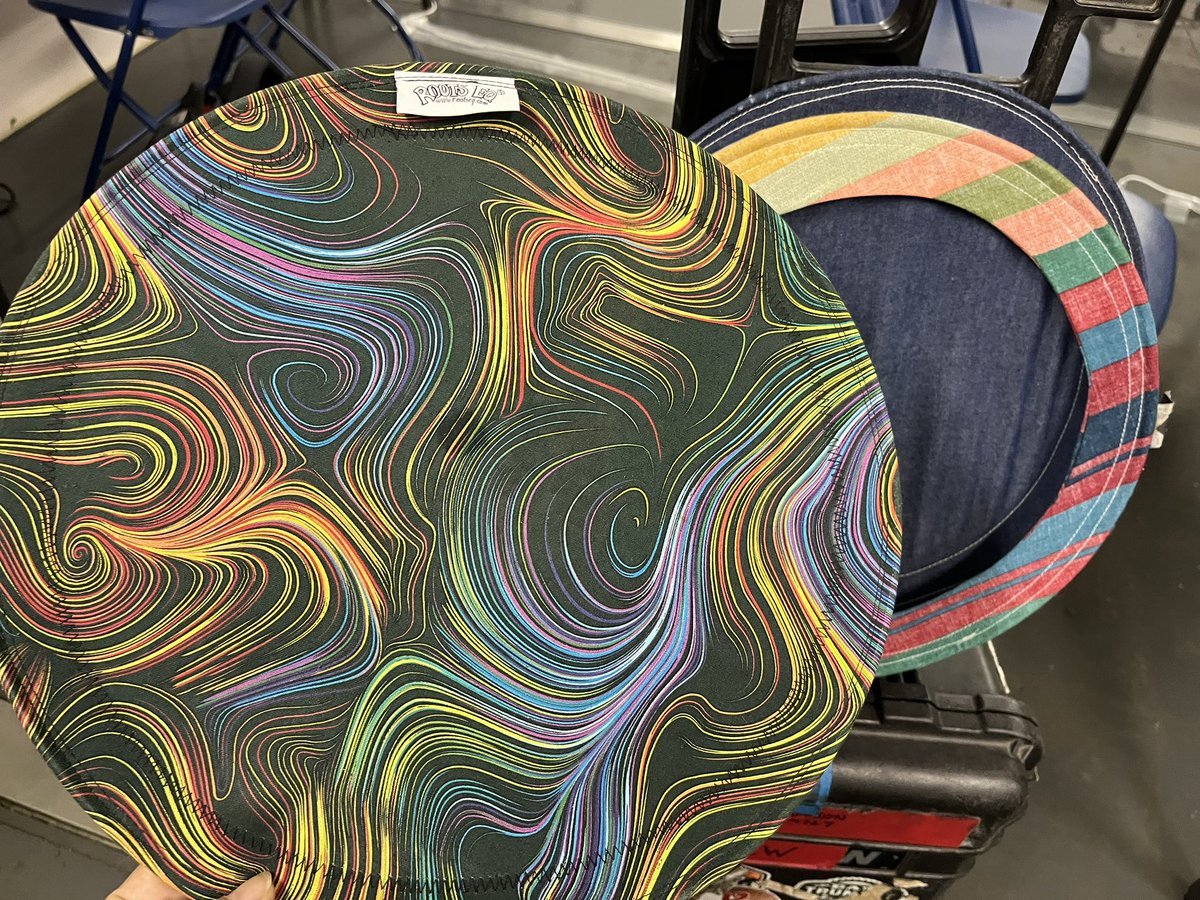 フジロック通訳、今年は2日目ヘッドライナーのVulfpeckチームを担当。深夜の仕込みから最高に盛り上がった本番まで間近でプロの仕事を見させてもらいました。
まだ本番の余韻に浸ってます。音良かったな〜！！
みんなとても暖かい人柄で最高でした！
ドラムのミュートがめちゃ可愛かったです。