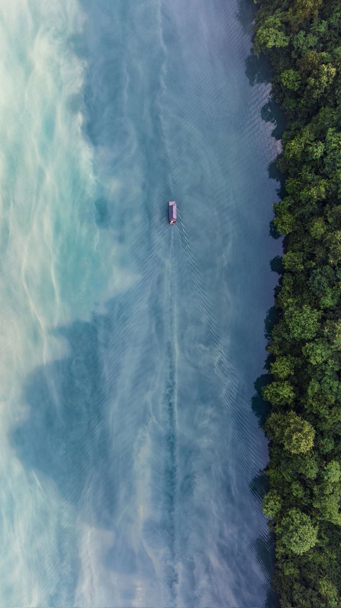 hobadjiduhnshu1's tweet image. Is this dreamlike scene the waves of the South China Sea? The atmospheric storms on Jupiter? Or a passing interstellar spaceship... None of these. This is the morning mist over the Small East River. #MistySmallEastRiver