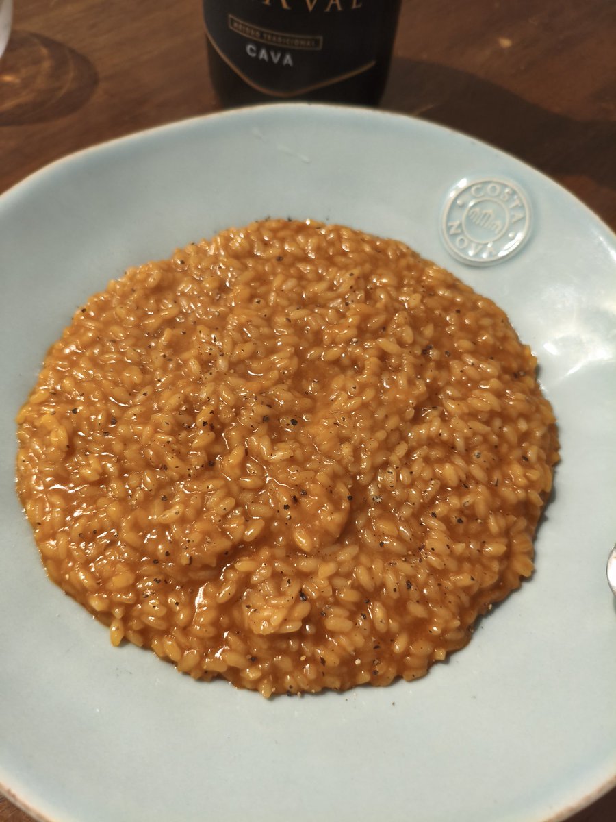 エビ食うごとに殻をためて溜まったら出汁とってなんかに使える。エビからのいっぱい食べてくれてありがとうポイントカードやね。　?