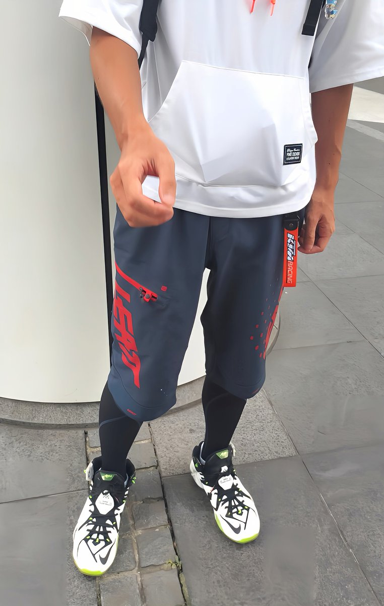 lashvrcx's tweet image. この下半身みかけたら声かけてね！