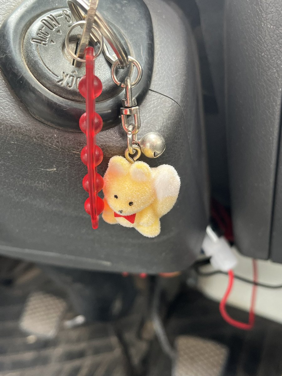 Kitaco_Fire's tweet image. さっきホームセンター行ったら可愛いキーホルダーあって買ってしまった🦊
お爺ちゃんのクルマとかに付いてそうな雰囲気がたまらなく良い👍👍👍
あとライオンとペンギンもいた