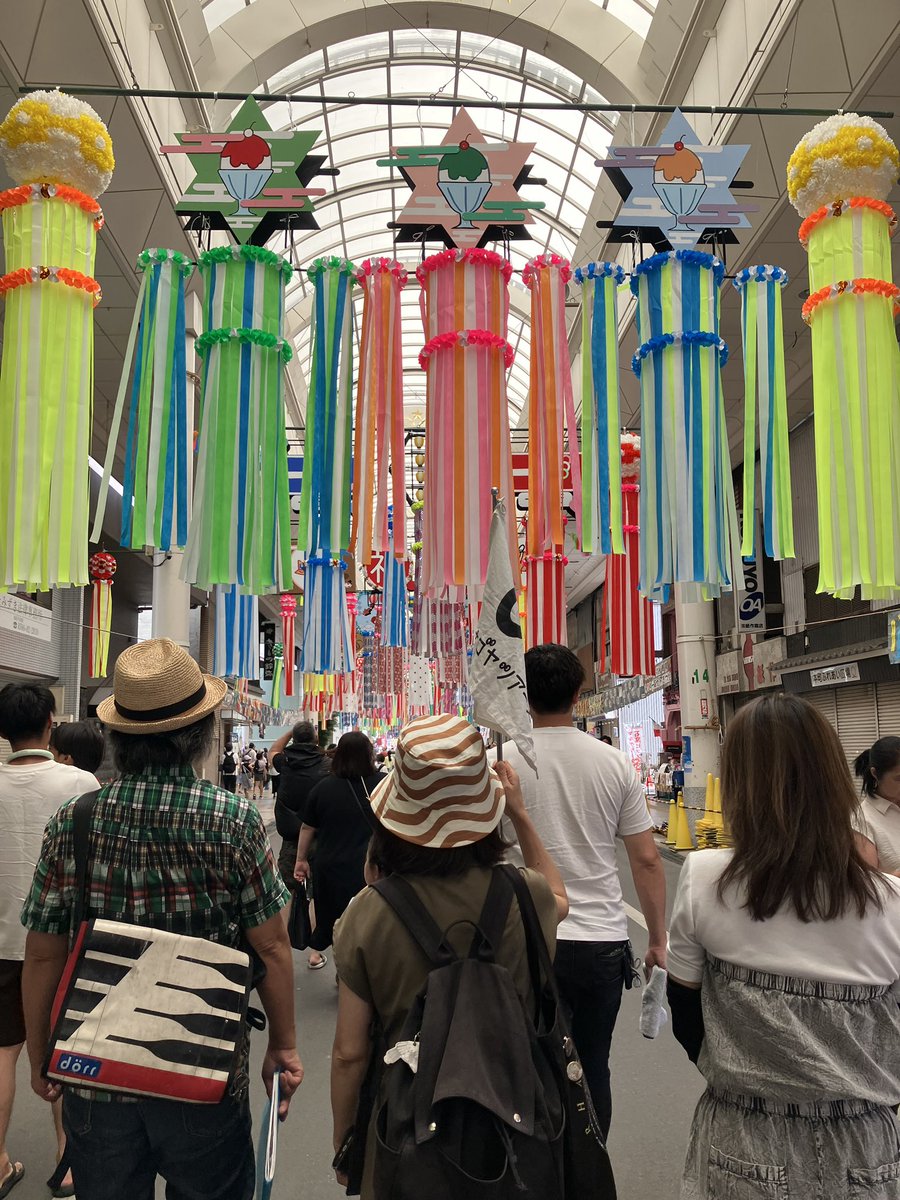 hitsuji1010's tweet image. 七夕祭開催中の“繊維のまち”一宮にて、まちあるきツアーに参加してきました。
商店街、神社、近代建築と、内容盛りだくさん。
歴史の話などはもちろん、ガイドさんの思い出話なんかも挟んでもらえて楽しかった〜!