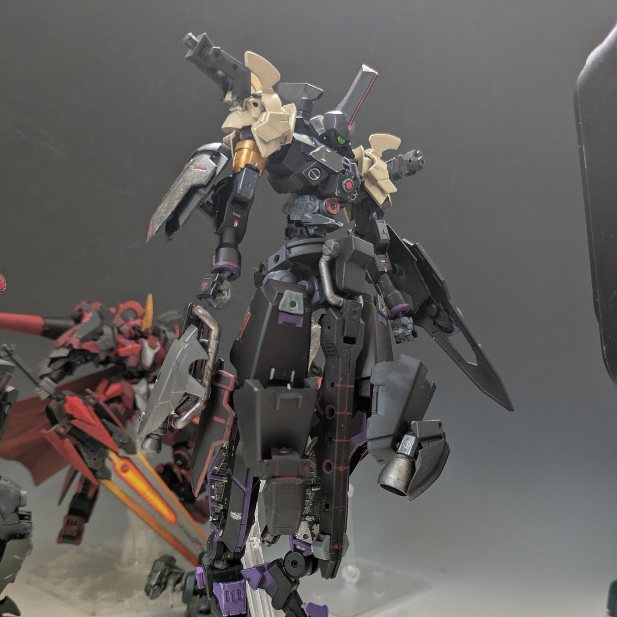 lhowon999's tweet image. なんとなく肩アーマーを金(缶)にしたんだけどコレで良いんかな…
