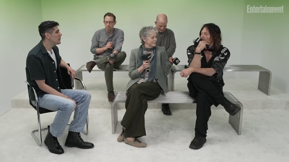 reedusnetwork's tweet image. Norman Reedus, Melissa McBride, David Zabel, and Scott M. Gimple during an interview with Entertainment Weekly while promoting “The Walking Dead: Daryl Dixon” at San Diego Comic-Con in San Diego, California on July 26th.
🔗 youtu.be/C9BSIPtWba8
#normanreedus #melissamcbride
