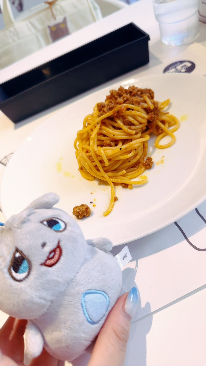 カフェメシって少ないのは重々承知なんだが、4口で終わるのは話が違うぜ、、。