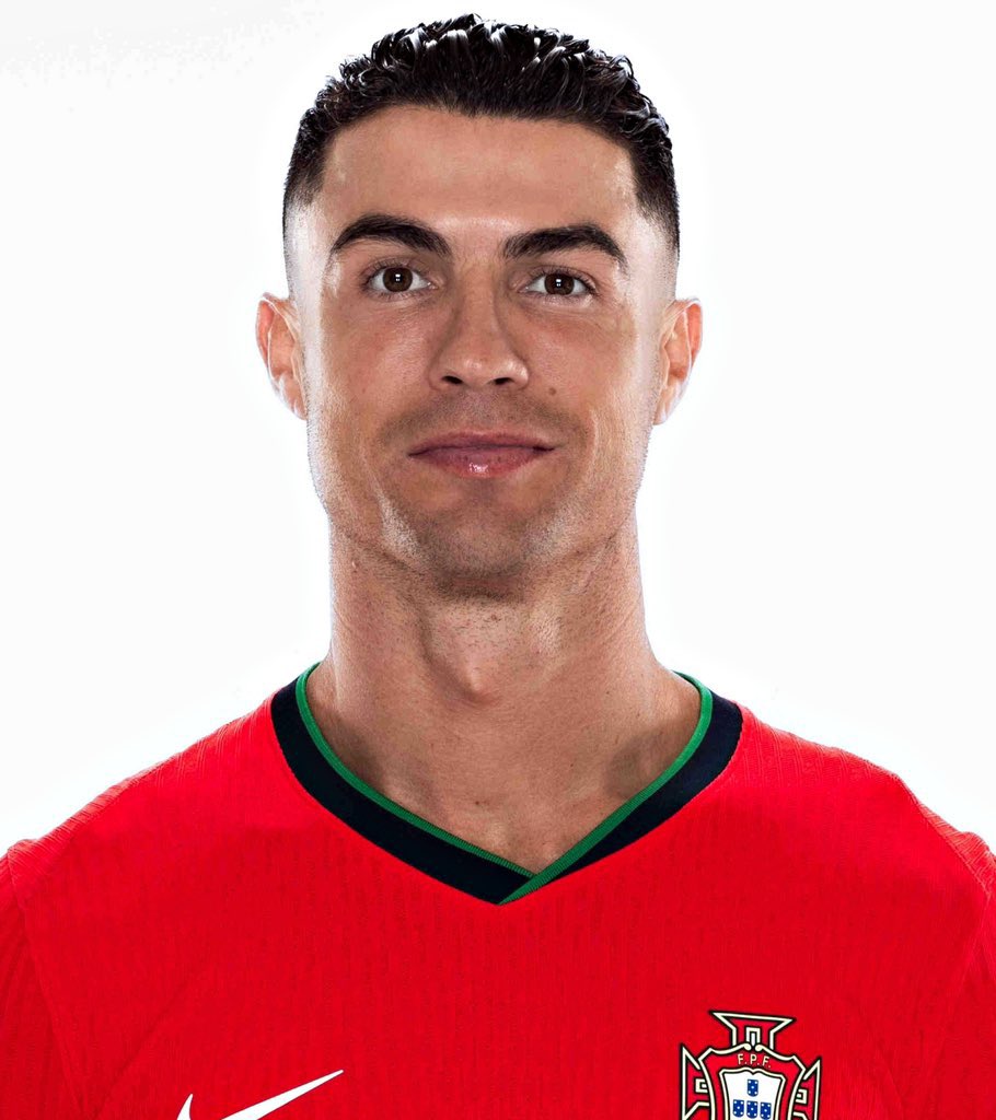 TeamCRonaldo's tweet image. Cristiano Ronaldo is the only player to EVER score in 5 World Cups.