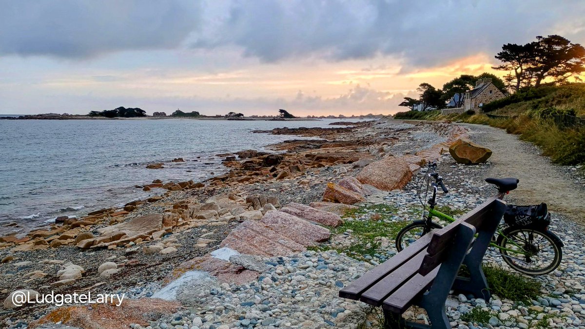 ludgatelarry's tweet image. Good Morning! Looks like yet another ominous start to the day here in Brittany ...