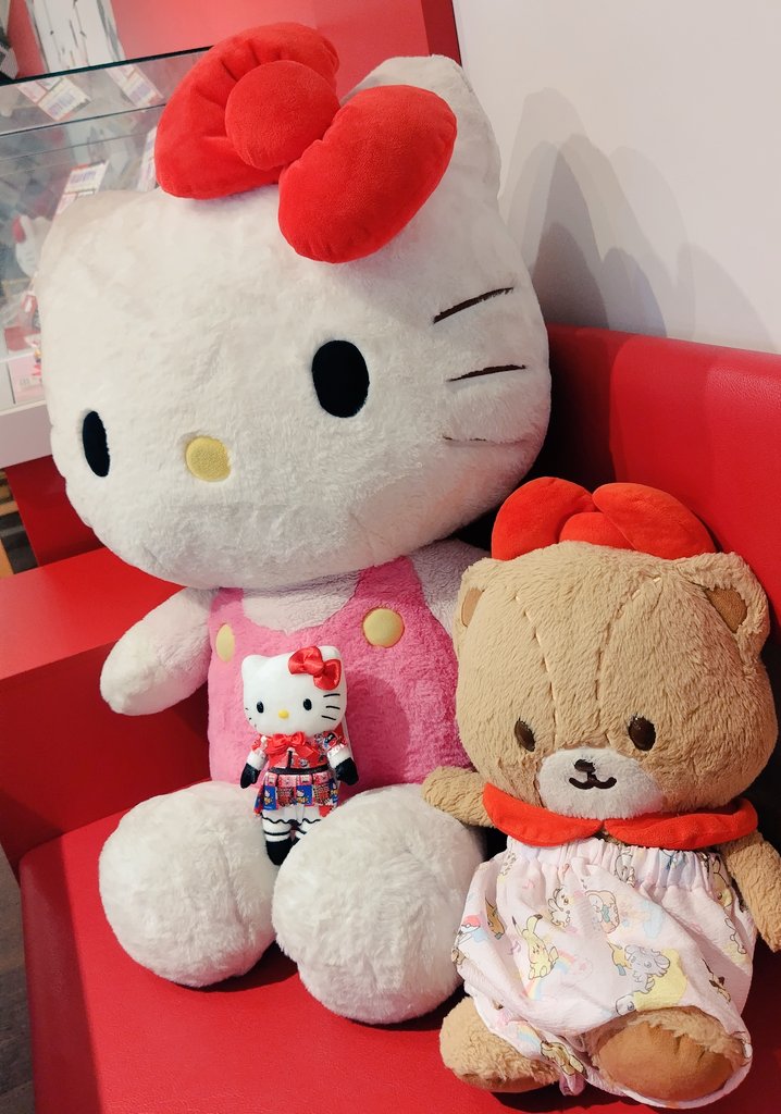 KITTYLOVE_1974's tweet image. 🐻大きいキティちゃんふかふかdeth

#HelloKittycafe