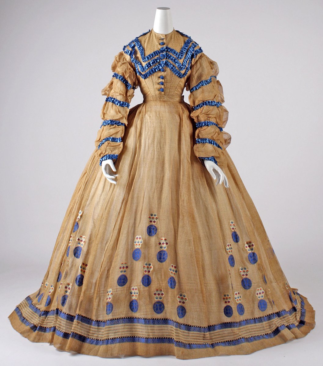 plummie9's tweet image. American

Cotton dress, c. 1865

@metmuseum 
#FAshionhistory