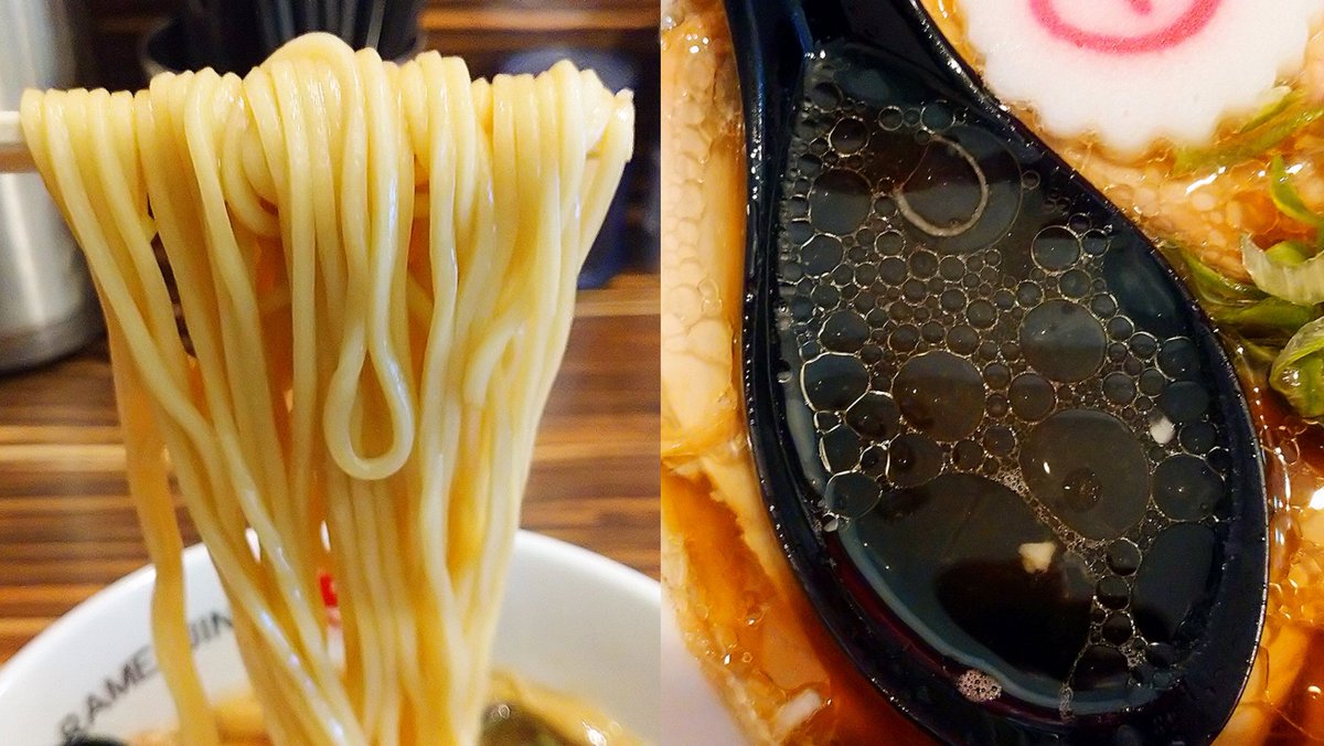 醤油ラーメン＋ダブル(チャーシュー２枚・半玉)＠ラーメン人生ＪＥＴ。旨みたっぷりの鶏豚清湯に多めの鶏油♪薫り立つ醤油とのバランスが際立つ！自家製中ストレート麺はしっかり小麦感があり喉越しよく♪青葱を摘まみ麺と一緒食べると至福！しっとり豚チャはスープに絡めると旨さ倍増♪最高に美味い☆