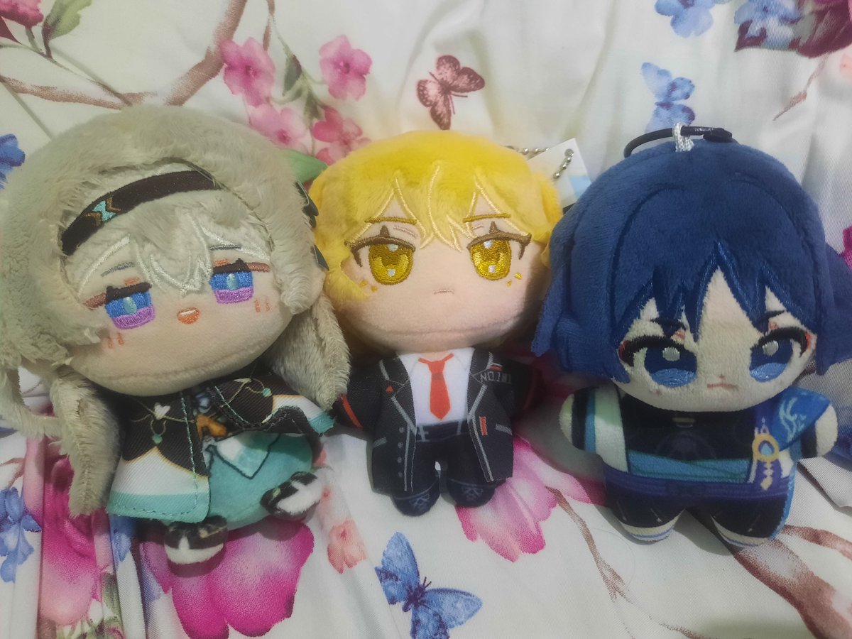 ShiningBlizz's tweet image. New plush friend, am satisfied 🥰
Omg, why do they unironically end up having the same hair color as Kromer and Demian 🤣🤣🤣🤣
No wonder he's so pouty 🤣🤣🤣🤣🤣