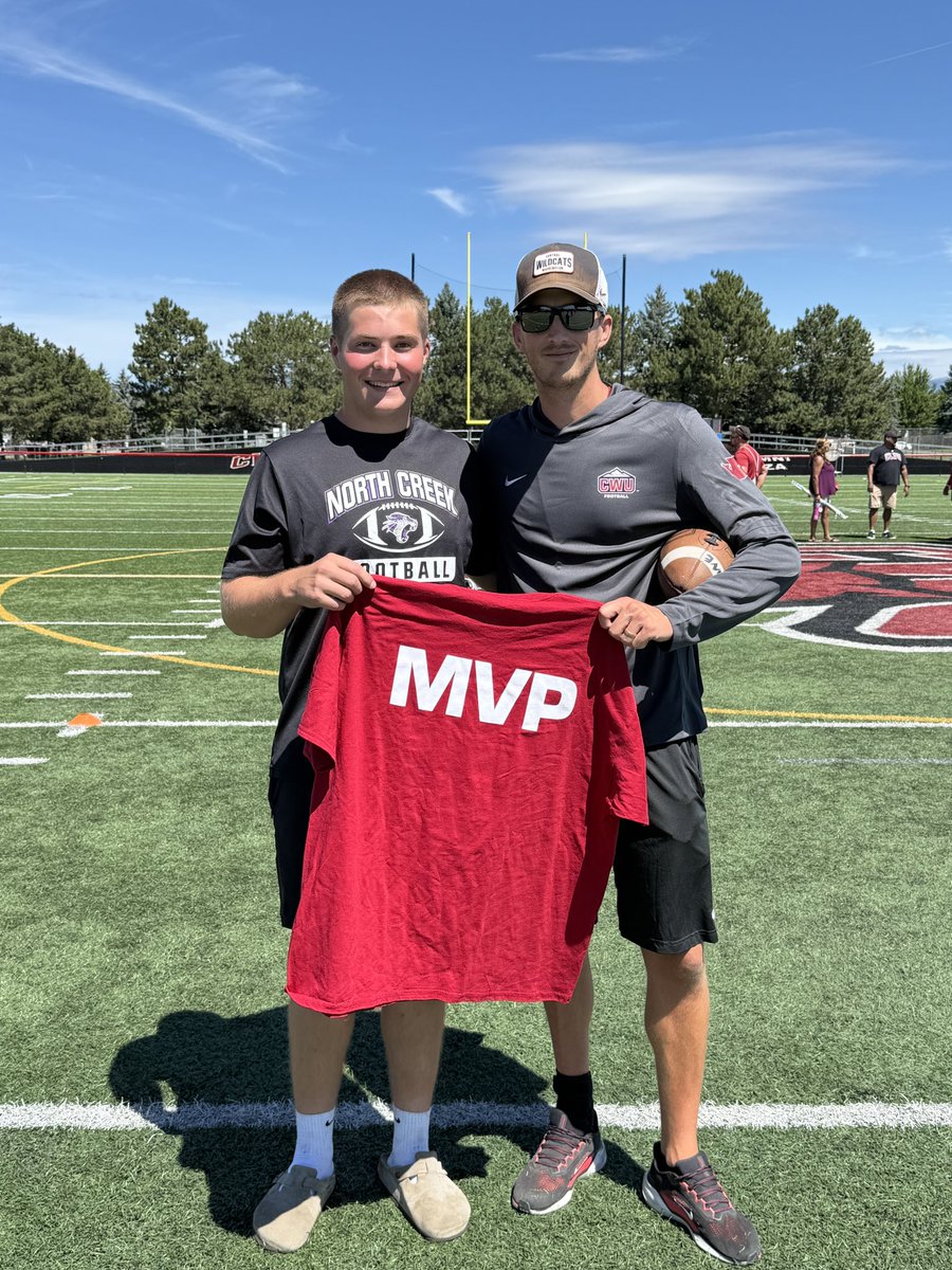 Brodymad13's tweet image. Had a great time at CWU camp. Thank you @coachbradycrane for the invite! Got snapper MVP of the camp!
@CoachFisk @CWUFB @CoachGallatin @TheChrisRubio @NorthCreekFB