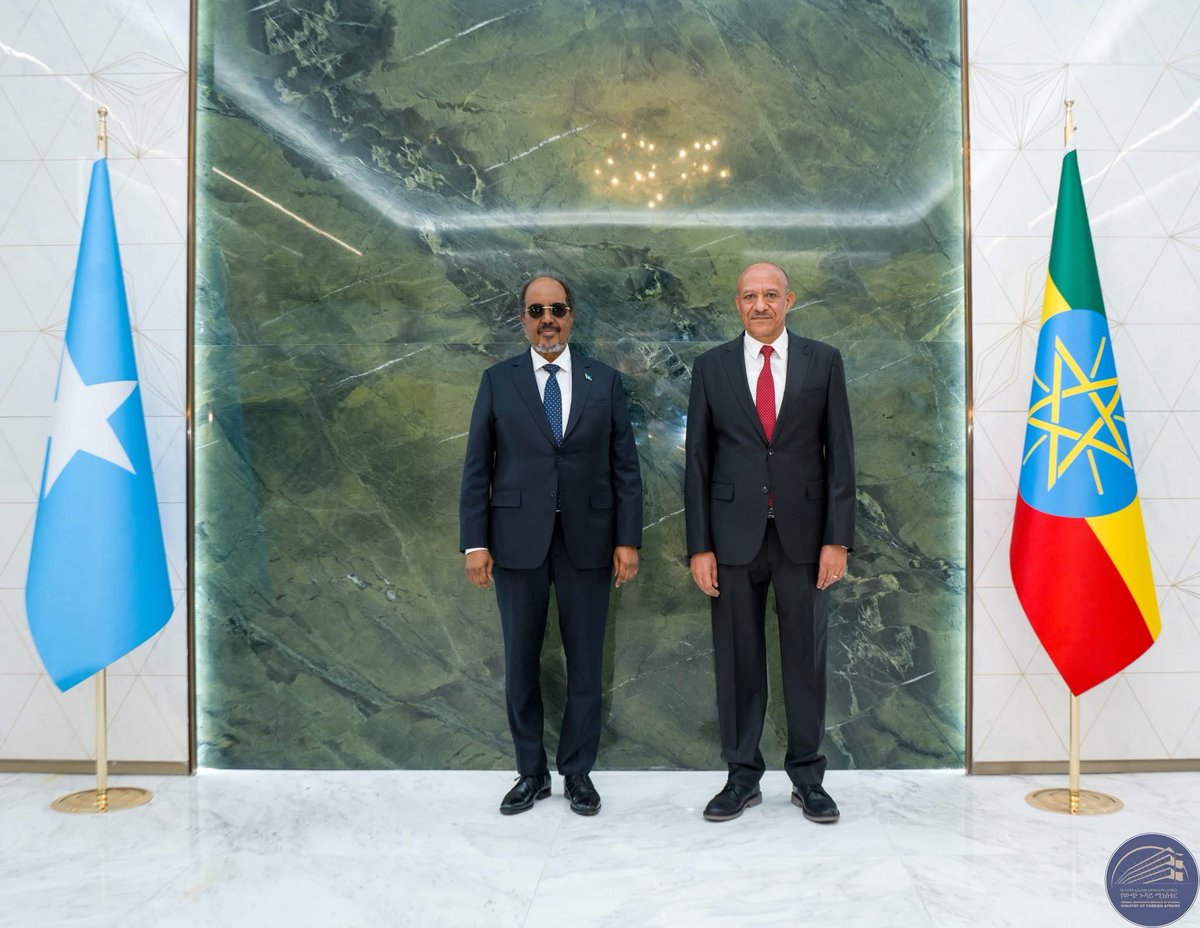 Somali_Stream's tweet image. Sida aan baahinay dhammaadkii Todobaadkii hore, Madaxweyne @HassanSMohamud ayaa gaaray magaalada Addis-Ababa ee Caasimadda dala Ethiopia.
Qorshaha iyo ujeedka socdaalka Madaxweynaha halkan hoose ka akhriโคต๏ธ
somalistream.com/som/2025/07/26โฆ