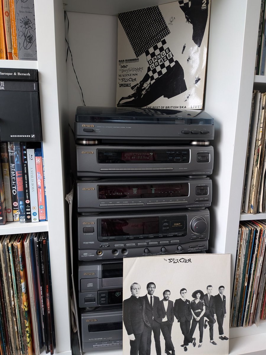 This morning's listening pleasure.

Dance Craze soundtrack (incl original fold out poster)

#dancecraze 
#soundtrack
#twotone #2Tone #ska #skarevival
#thespecials #thebeat #badmanners #madness #theselecter #thebodysnatchers 
#1981
#listeningpleasure
#records
#vinyl
#hifi
#aiwa