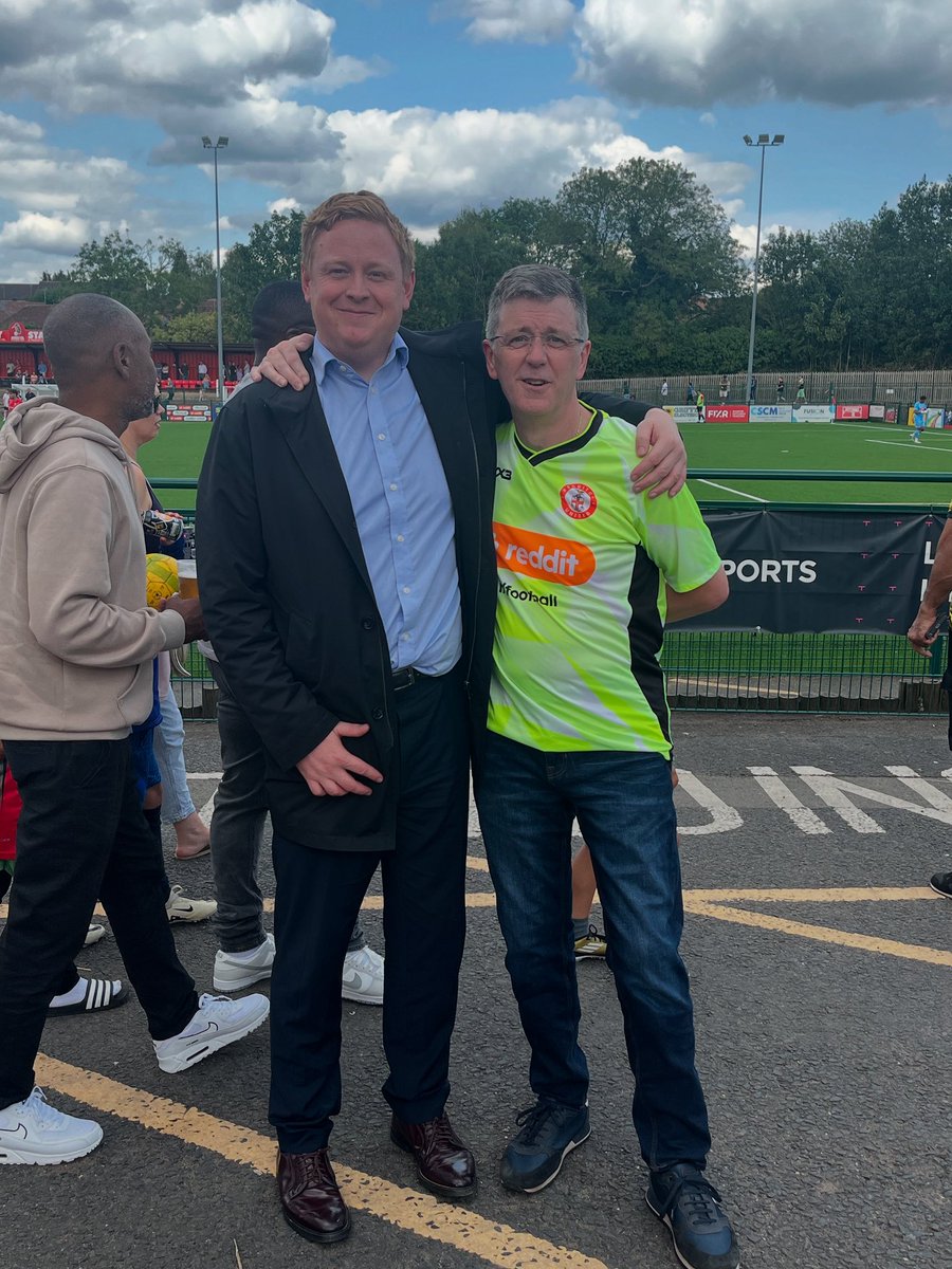 ChrisBloore's tweet image. Redditch United 2-0 Rugby Town FC 🔴⚫
That’s 5⃣ wins in 5⃣ as the Reds impress again in pre-season 👏
Great patterns of play, sharp in attack — even with injuries.
Pleasure watching on (suit broken rule 😅) with Dennis from the Supporters’ Association!