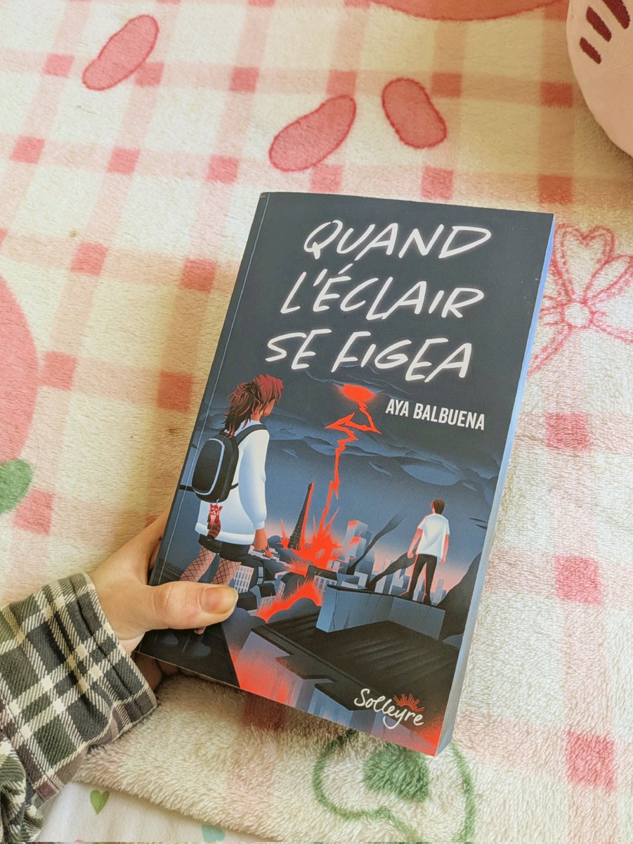 cc la team je vous rappelle que ça c'est mon roman donc si vous voulez aider une meuf trans à devenir super riche (gagner de quoi vivre) bah lisez le 🫵