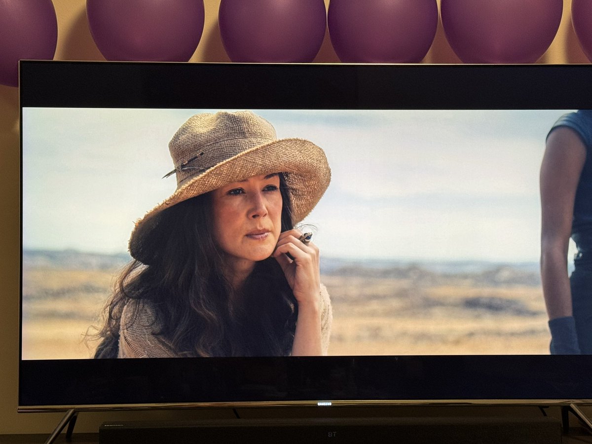 beforebutterfl1's tweet image. It’s time for the Rhuidean episode of #TheWheelofTime in the rewatch and I will never be over Moiraine’s hat 🤣
As an Australian the desert is no joke - SLIP SLOP SLAP #SaveWOT