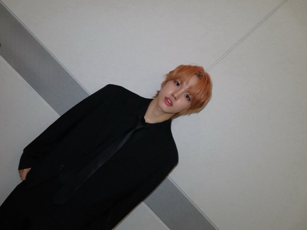 AHOF_official's tweet photo. 2025 가요대전 Summer🤭
큰 무대에서 많은 팬분들의 응원을 받으며 노래하는 게 너무너무 행복했어요
앞으로 더 멋있는 모습 많이 보여줄게요!

#AHOF #아홉  
#JUWON #���주원 https://t.co/p7Q4846K4i