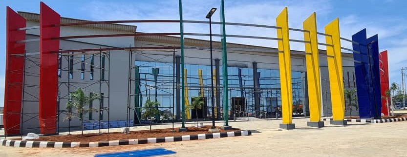 Midatlblog's tweet image. This bus terminal was built by the LASG in partnership with @FAAN_Official to provide seamless connectivity to the Murtala Muhammed International Airport (MMIA) and the domestic wing of the airport.
Have you been here?
📍MMA Mafoluku Bus Terminal, Lagos 🇳🇬