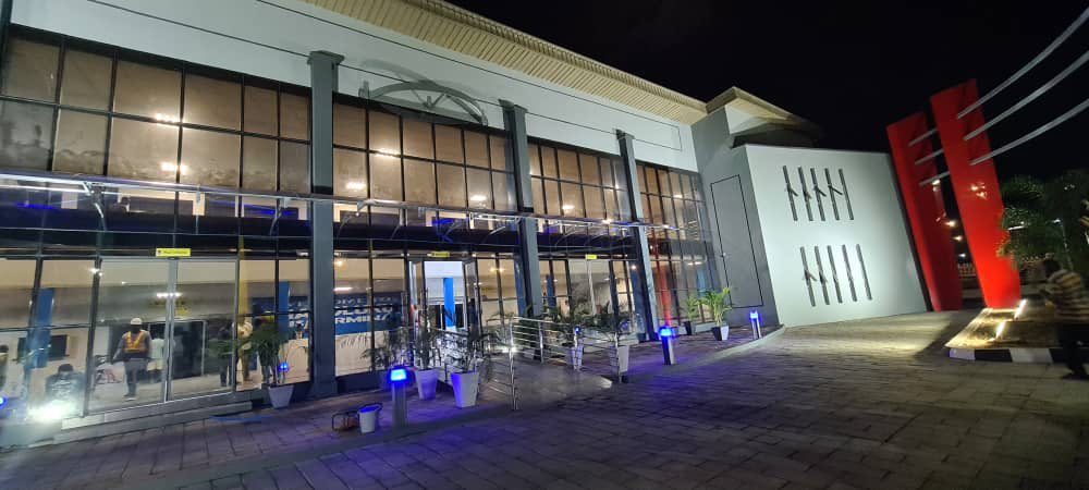 Midatlblog's tweet image. This bus terminal was built by the LASG in partnership with @FAAN_Official to provide seamless connectivity to the Murtala Muhammed International Airport (MMIA) and the domestic wing of the airport.
Have you been here?
📍MMA Mafoluku Bus Terminal, Lagos 🇳🇬