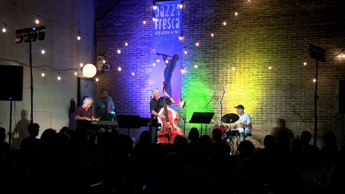 CanalTerrassa's tweet image. El cicle &quot;Jazz a la fresca&quot; de Terrassa tanca temporada amb èxit, combinant bona música, un ambient únic al pati de la Nova Jazz Cava i la genial oferta gastronòmica del Jordi Cuina. Jazz, estiu i cultura per gaudir sota les estrelles!

terrassadigital.cat/exit-rotund-de…