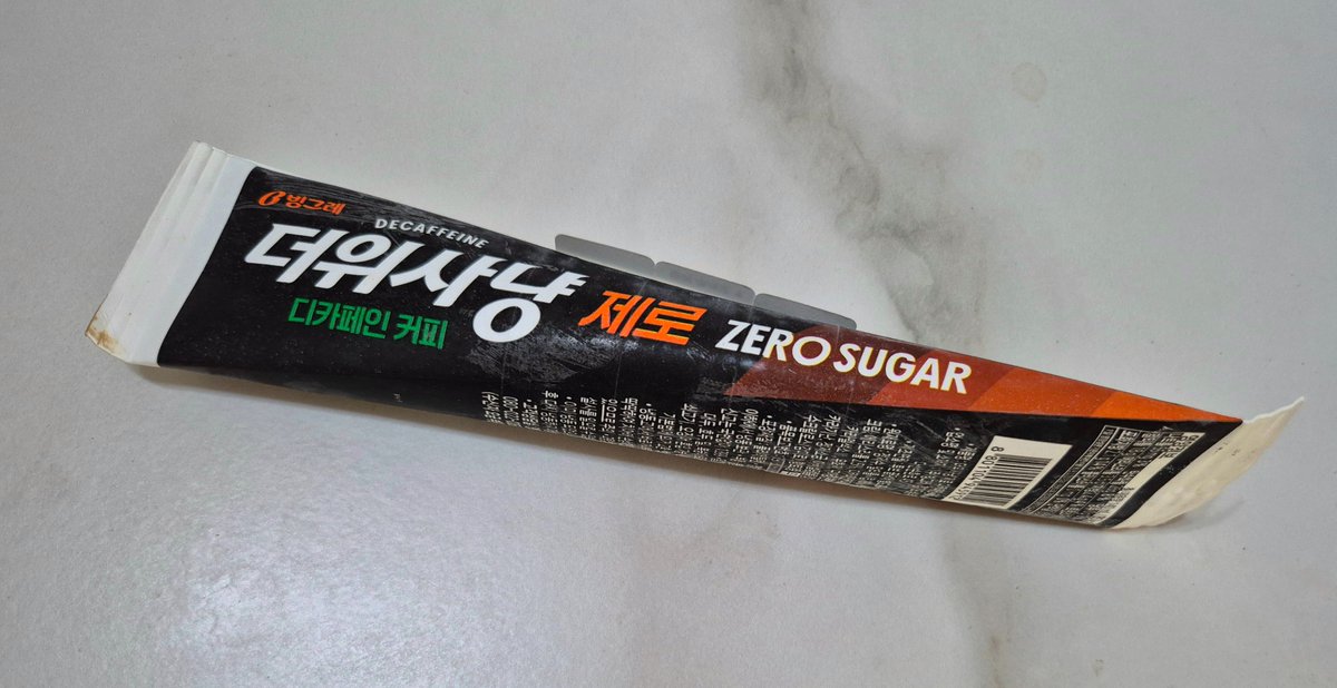 Keymong368774's tweet image. 더위사냥 제로.
Zero Sugar에 디카페인 커피까지
업그레이드한 '더위사냥' 아이스크림.
어릴 적 그대로인건
특유의 삼각형이 교차로 된 모양 &
가운데 뜯어 절반으로 쪼개먹기~😊