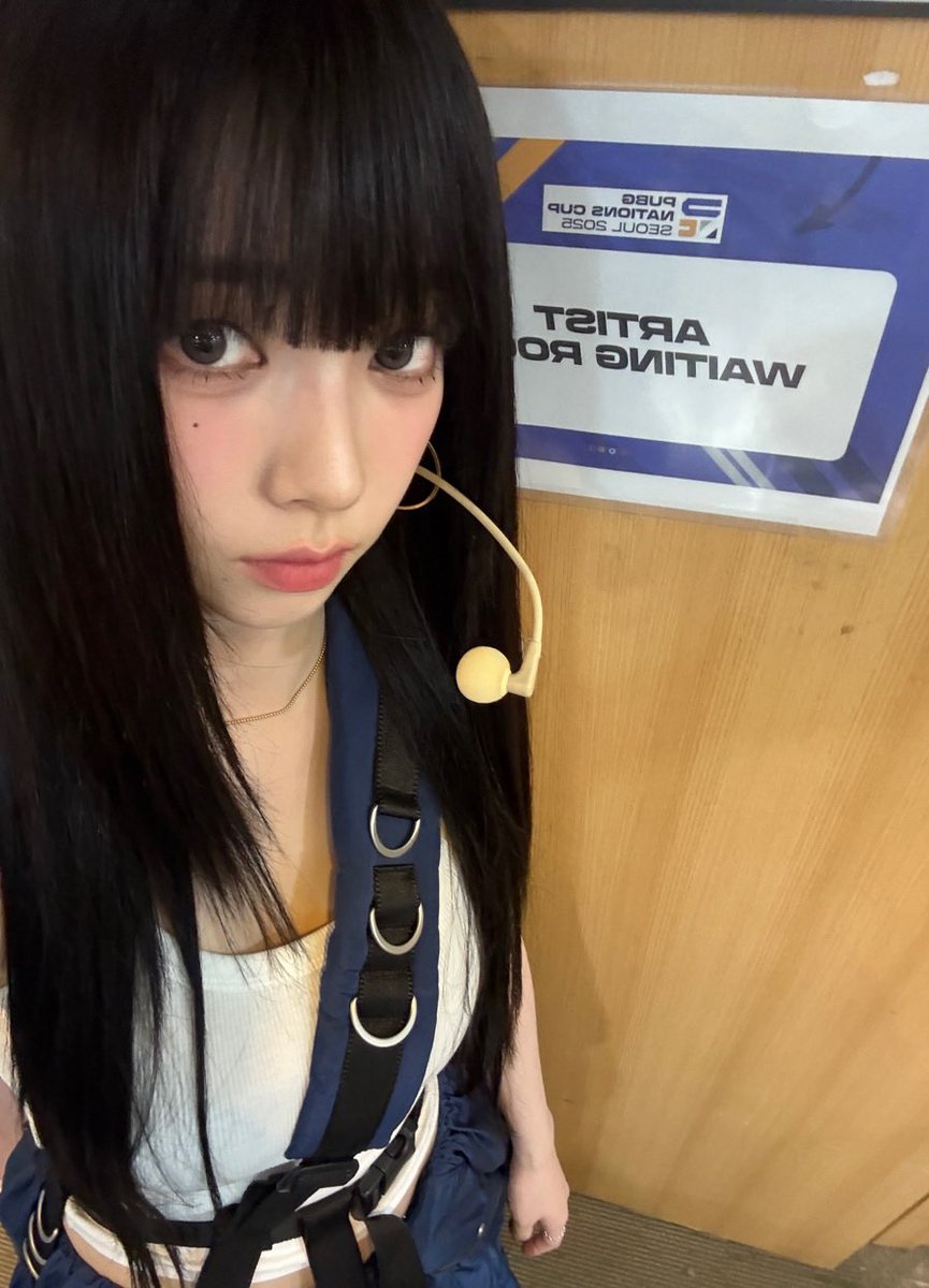 💙💬250727 6.58pm KST
#คาริน่าบับเบิ้ล #คาริน่า

"วันนี้รู้สึกตื่นเต้นกับการแสดงมากเลย แต่โล่งใจที่มันจบลงได้ด้วยดี"
"เพราะคิดว่าไม่ว่าตรงไหนก็จะมีมายอยู่ทุกที่ ก็เลยแสดงมันออกมา"

📷x2
"รู้สึกว่าช่วงนี้ลืมวิธีการถ่ายรูปไปแล้วอะ.."
"ต้องถ่ายยังไงนะ"

📷x2
"มีแต่รูปเซลฟี่แบบนี้.."