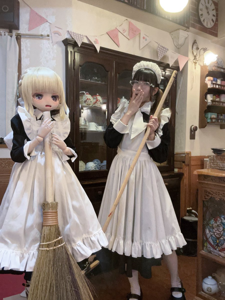 あずき@ワンダーパーラー (@wp_azuki) on Twitter photo 本日もありがとうございました。
早い時間にねこはぎさんと、遅い時間にたくさんのメイドと少しお給仕いたしました。
実は…本日の朝、ロップイヤー様からいらっしゃってるメイドのラピさん(<a href="/Lapincere/">ラピンシア@オタク向け美容室ロップイヤー店長</a> )とお店の床をお掃除しておりました。
表情豊かなメイドさんでとっても癒されますね。 本日もありがとうございました。
早い時間にねこはぎさんと、遅い時間にたくさんのメイドと少しお給仕いたしました。
実は…本日の朝、ロップイヤー様からいらっしゃってるメイドのラピさん(<a href="/Lapincere/">ラピンシア@オタク向け美容室ロップイヤー店長</a> )とお店の床をお掃除しておりました。
表情豊かなメイドさんでとっても癒されますね。