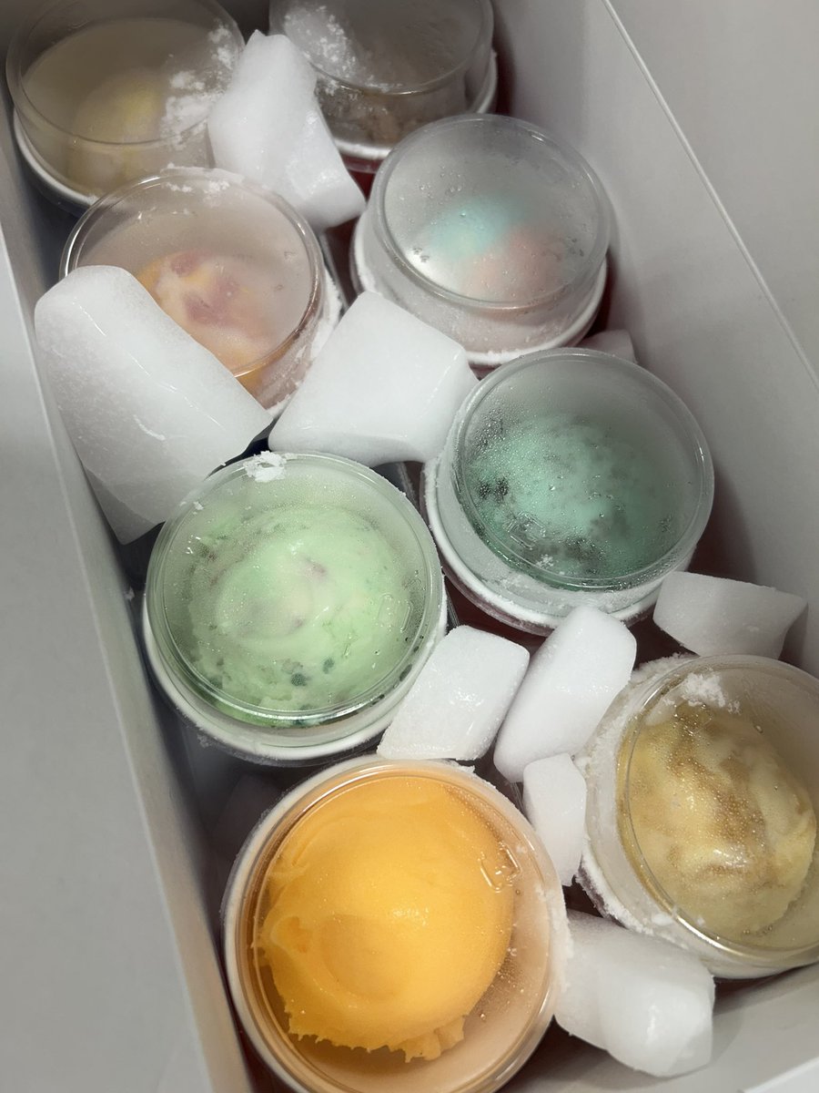 _satomaria's tweet image. 差し入れでいただいた😢🤍幸 #たくさんアイスを食べる月間