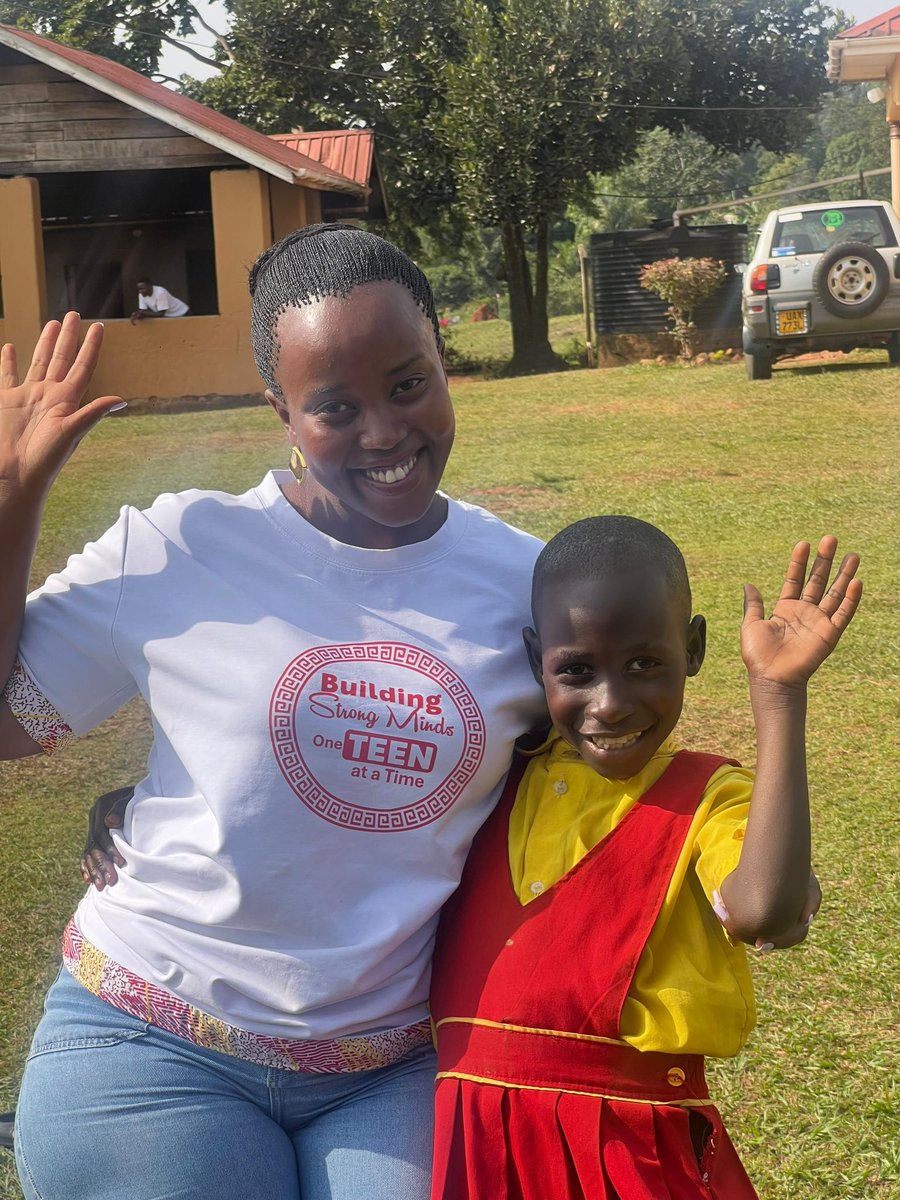 RaisingTeensUg2's tweet image. Doing good doesn’t always require a big stage. Sometimes, it starts with showing up, sharing a smile and being present in someone’s world.
We believe that shaping strong futures begins with love, kindness, mentorship and being present. This very moment reminds us that every…