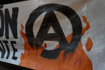 anarquia_p's tweet image. Este jueves los anarquistas recordaron en las calles de Cordón un año más el asesinato por parte del Estado del anarquista Hebert Nieto, símbolo de solidaridad y combatividad del barrio y la ciudad. La memoria es un arma contra la opresión. Ni olvido ni perdón a los explotadores
