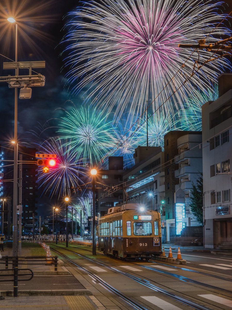 広島みなと夢花火大会
路面電車と花火の組み合わせが贅沢すぎました