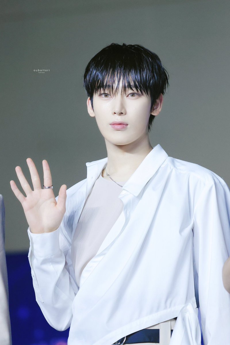 ftalsunoo's tweet image. he looks so good today omg 😩😩