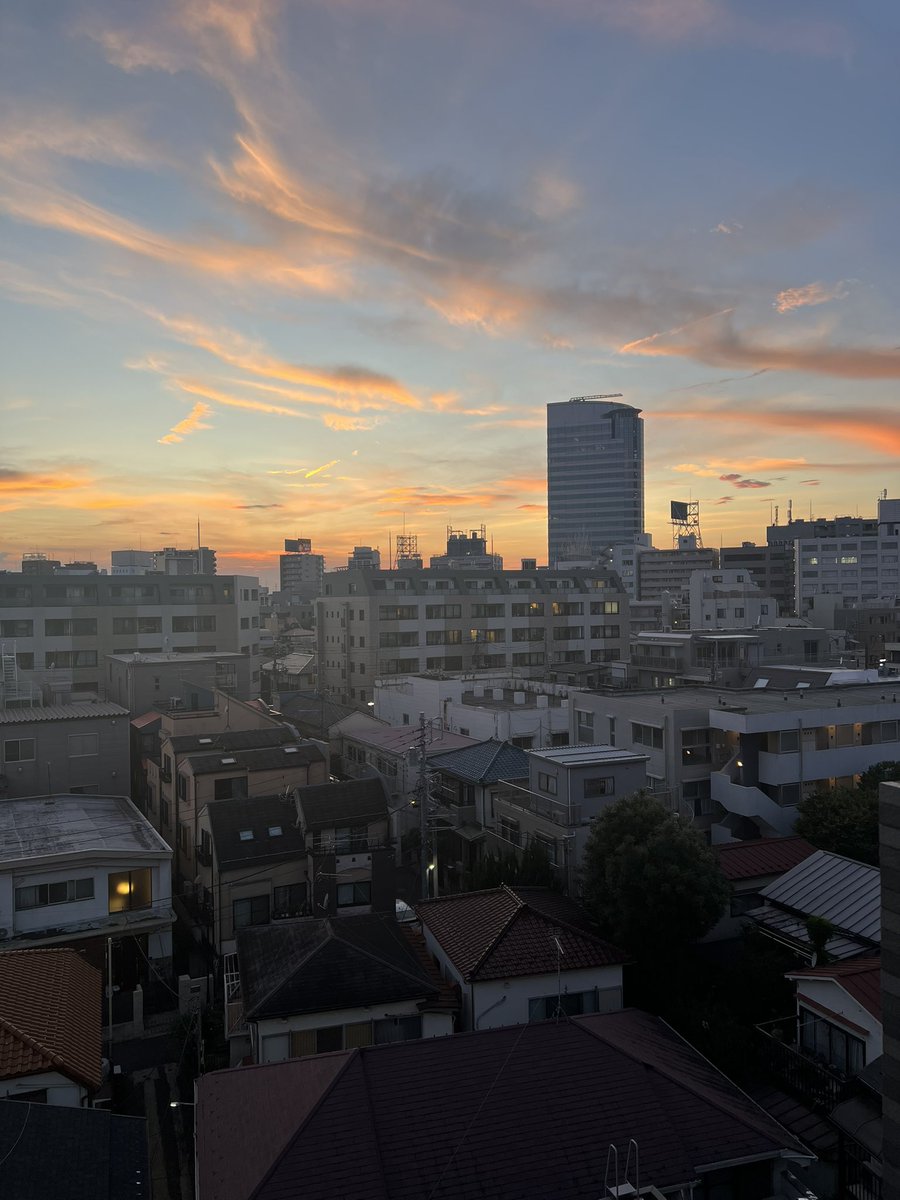 mimozaTokyo's tweet image. こんばんは
夜が来ました〜
いかがお過ごしでいらっしゃいますか?
お相撲終わり今度はプロ野球を
楽しんでいます。
今日の日はさようなら〜
東の空と西の空をパチリッ!
ちょっと薄い色の富士山、お分かりに
なりますかしら?寝ちゃいましたね!
今日も有難うございました。