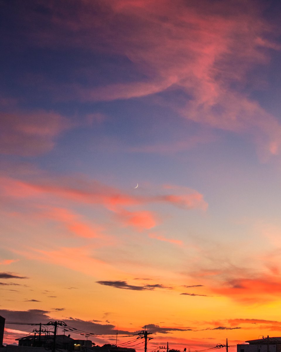 hiy_twinkle's tweet image. 鮮やかに染まる夏の夕暮れ