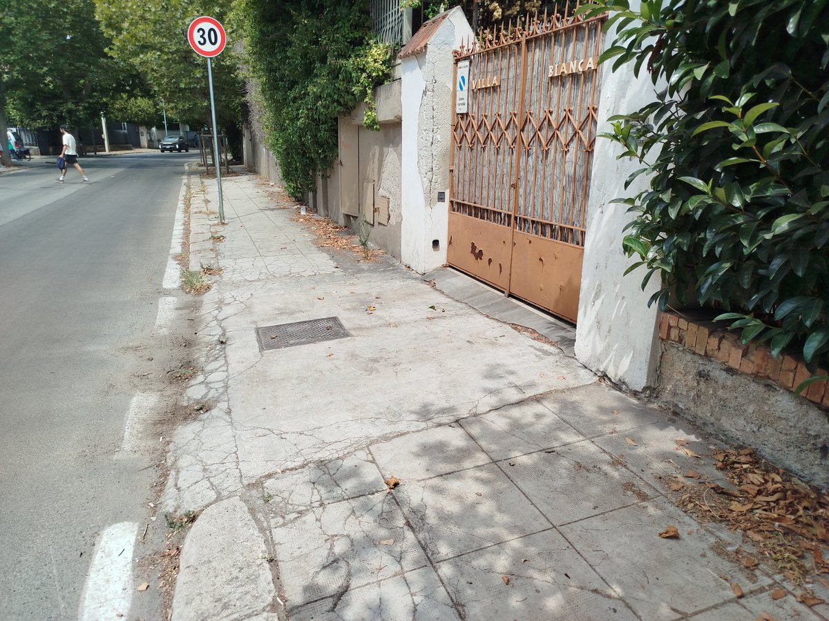 PepMartiVall's tweet image. Adéu a Sicília. Ara, a Via delle Palme, Mondello. A tocar de Palerm. Març del 92. La Cosa Nostra, encerclada pels maxiprocessos, mata Salvo Lima, l&apos;home d&apos;Andreotti a l&apos;illa. La màfia ja no creu en intermediaris. És la guerra. Aviat caurà Falcone. Però l&apos;inici fou aquí